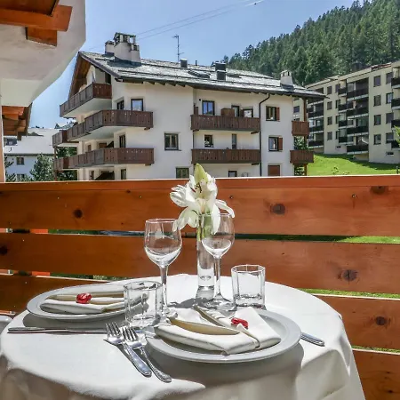 아파트 Chesa Maurus A12 By Interhome